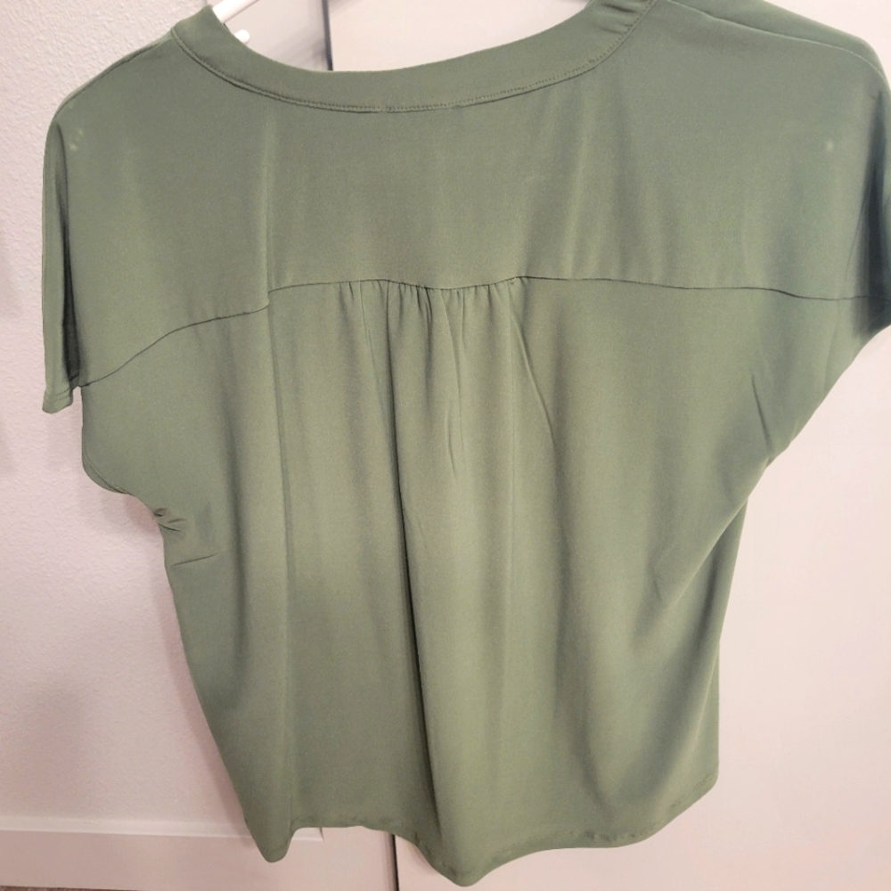 Green top - Picture 4 of 4